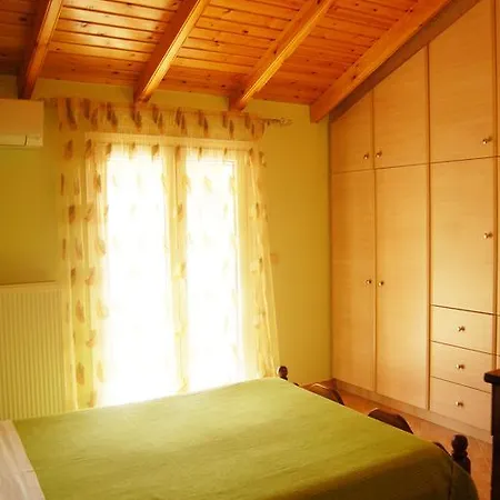 Vasiliki's Penthouse * Κυνοπιάστες